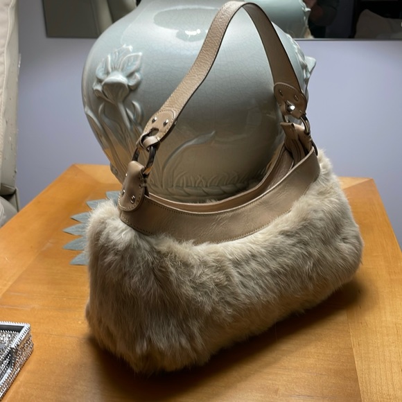 Kenneth Cole genuine fur & leather bag - Picture 2 of 8